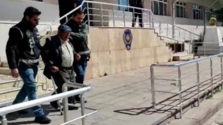 Çökertilen çetenin 82 yaşındaki lideri, bastonuyla adliyeye sevk edildi