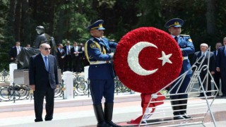 Cumhurbaşkanı Erdoğan, Baküde şehitliği ziyaret etti