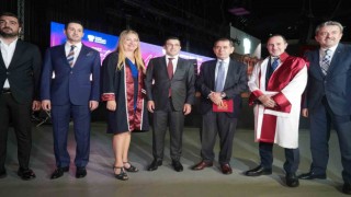 Cumhuriyetin yüzüncü yılında binlerce öğrenci diplomasına kavuştu