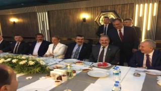 Dadaşlar Ankarada yemekte bir araya geldi