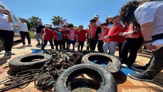Dalgıçlardan denizde dip temizliği: Otomobil lastikleri çıktı