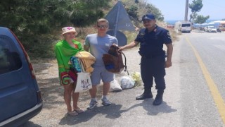 Denize giren turistlerin eşyalarını çalan hırsız yakalandı