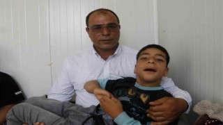 Depremde evsiz kaldı, oğlunun tedavisi için ailesiyle Adanaya yerleşti