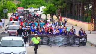 Depremde hayatını kaybeden sporcular ve vatandaşlar için saygı yürüyüşü yapıldı