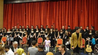 Depremde hayatını kaybedenlerin anısına konser