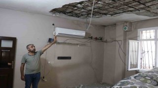 Depremden hasarsız çıkan evin tavanı çöktü