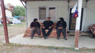 Depremin merkezinde gönüllere dokunan Vali