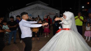 Depremzede çift, aşklarının başladığı çadır kentte evlendi