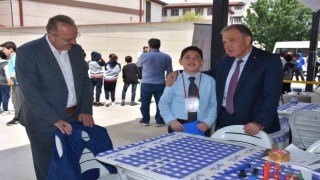 Depremzede çocuklar bilim ve sanat şenliğinde hem eğlendi hem de öğrendi