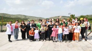 Depremzede çocuklar ekolojik köyü ziyaret etti