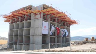 Depremzedeler için mesai sürüyor, konutlar yükseliyor