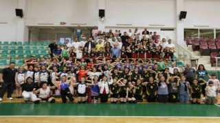 Derincede voleybol şenliği