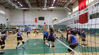 Derincede voleybol şenliği başladı