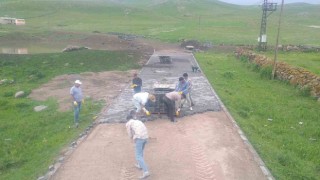 Digorda köylere kilit parke taş yol yapılıyor
