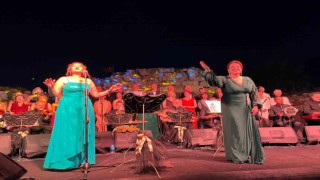 “Dillerdeki Nağmeler” Kaleiçinde yankılandı