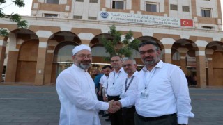 Diyanet İşleri Başkanı Erbaş, Medinede Türk Hac İşleri Ofisini ziyaret etti