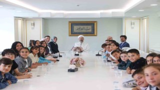 Diyanet İşleri Başkanı Erbaş, öğrencilerle bir araya geldi