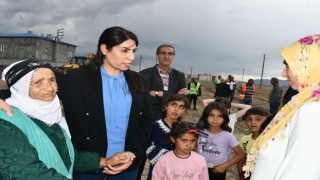 Doğubayazıt Belediyesi mahallelerinin sorunlarına çözüm oluyor