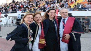 Doktorluğa ilk adımı atan öğrenciler mezuniyet heyecanını yaşadı