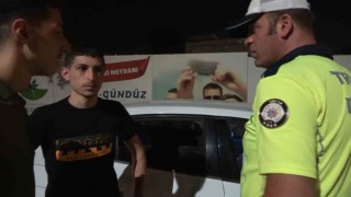Drift yapmaktan ehliyetine el konulmuştu...Polislerle böyle pazarlık yaptı