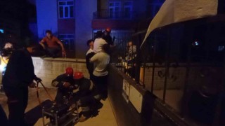Duvardan atlarken çocuğun bacağına korkuluk demiri saplandı