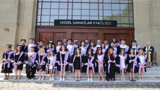 Edirnede güzel sanatlar fakültesinde mezuniyet coşkusu