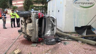 Ehliyetsiz sürücü otomobiliyle takla attı: 4 yaralı
