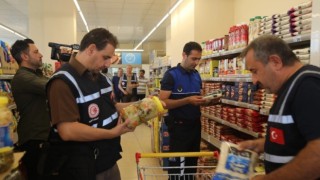 Elazığ Belediyesi, bayram öncesi market ve AVMleri denetledi