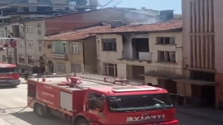 Elazığda çatı yangını, büyümeden söndürüldü