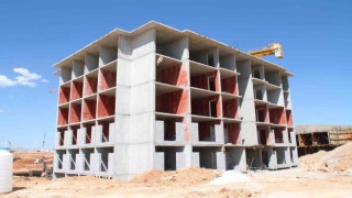 Elazığda depremzedeler için yapılan TOKİ konutunun ilk bloğu tamamlandı