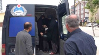 Elazığda dilenci operasyonu: Kimisi ilaç param yok dedi, kimileri de kamerayı görünce araçtan inmedi