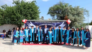 Ermaş Anadolu Lisesinde mezuniyet sevinci
