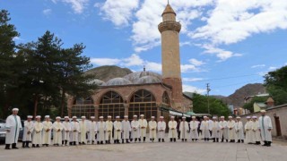 Erzurumda 58 kuran kursu öğrencisi icazet merasiminde belgelerini aldılar