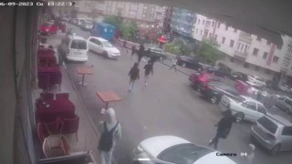 Erzurumda bıçaklı kavga güvenlik kameralarına yansıdı