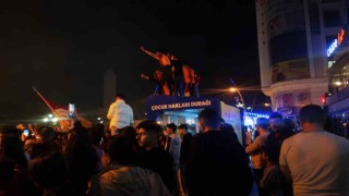 Erzurumda Galatasaray taraftarı hem şampiyonluğu hem derbi galibiyetini kutladı