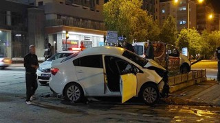 Erzurumda iki araç çarpıştı: 2 yaralı