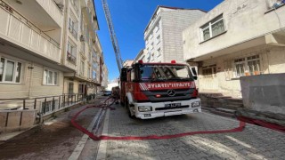 Esenyurtta 5 katlı binadan alevler yükseldi: Yangın 2 binaya daha sıçradı