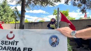 Eskişehirde şehit aileleri arife günü kabirleri ziyaret edip dua okudular