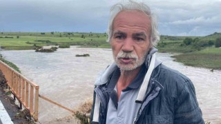 Eskişehirde yıllardır akmayan dere sağanakla taştı, karayolu balçıkla kaplandı