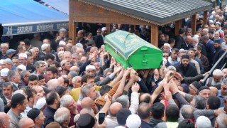 Eşref Hocaefendi dualarla uğurlandı