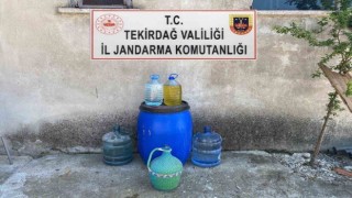 Evden 105 litre kaçak içki çıktı