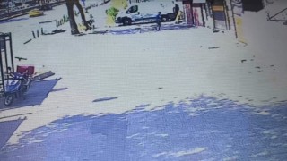 Fatihte yol ortasında arkadaşını defalarca bıçakladı