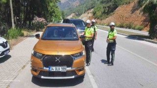 Fethiyede polis ekiplerinden örnek davranış