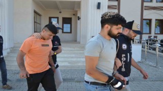 Fethiyede silah ve uyuşturucu ticareti yapan 2 şüpheli yakalandı
