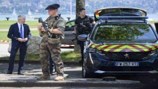 Fransada parkta bıçaklanan 4 çocuktan 2sinin durumu kritik