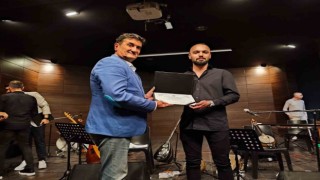 Gediz Halk Eğitim Merkezinden depremzedeler yararına Türk Halk Müziği konseri