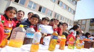 Gemlikte duyarlı öğrenciler körfezin kirlenmesini önlüyor