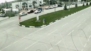 Geri manevra yapan sürücü anne ve kucağındaki bebeğine çarptı