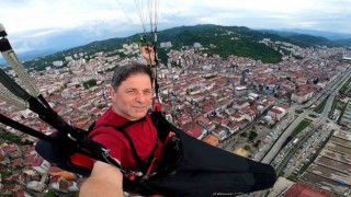 Giresun Kalesinden yamaç paraşütü ile atlayış yaptılar