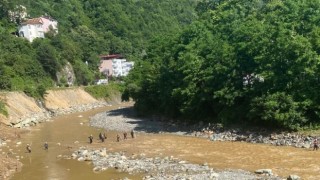 Giresunda selin yaraları sarılıyor, kayıp şahsı arama çalışmaları sürüyor